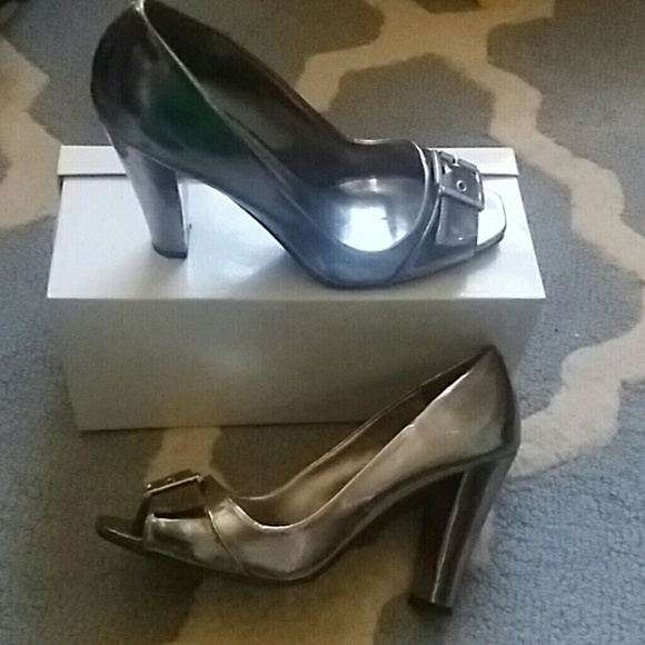 🗽 Delicious Silver buckled pumps - Picture 1 of 4